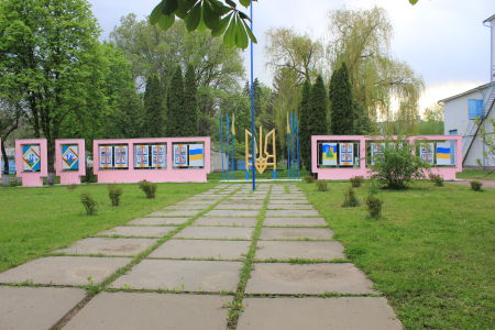 Stands Of Pictures Of  Famous People In Varva